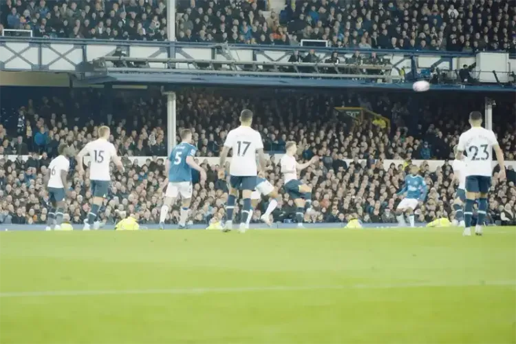 Everton Club 5.webp